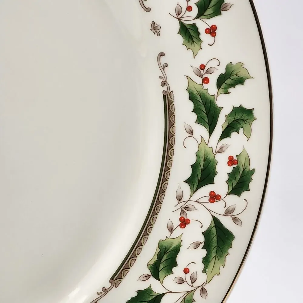 ROYAL LIMITED Holly Holiday 12 Piece Dinnerware Set Japan J-9821 Vintage 1987